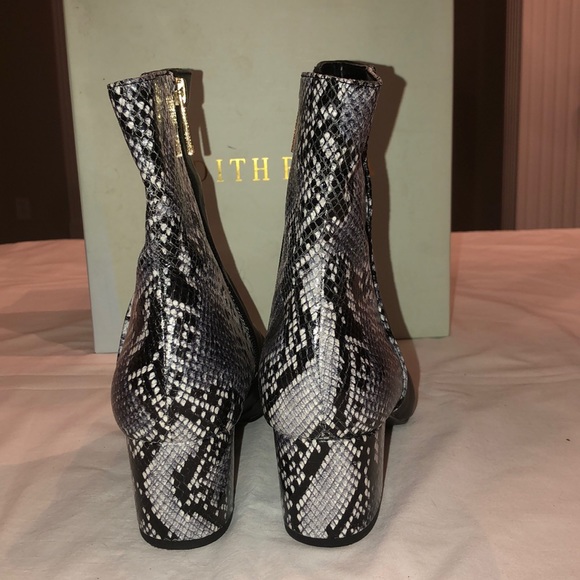 Short black and snakeskin boot - Picture 3 of 6